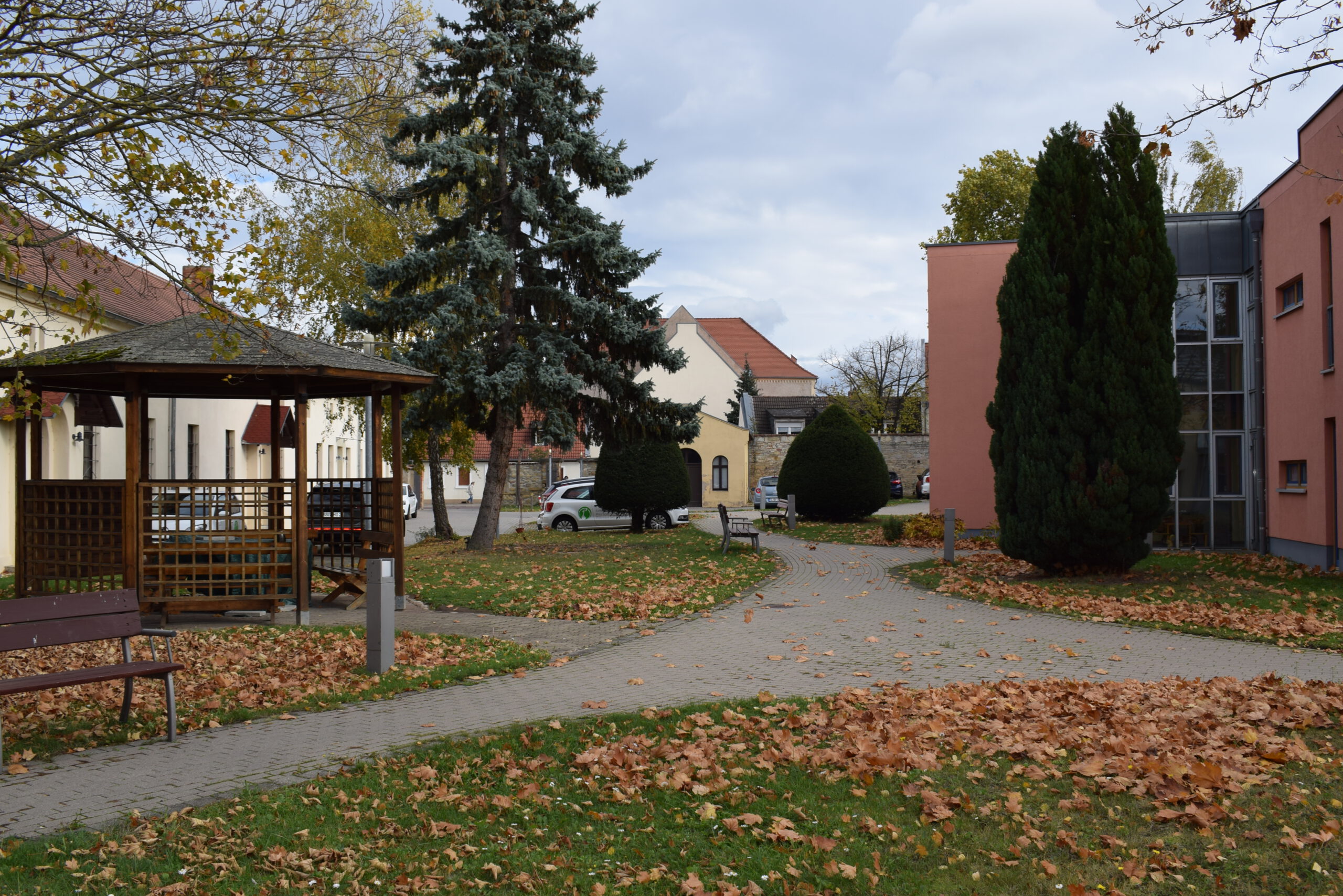 Garten mit Pavillon im Friederikestift