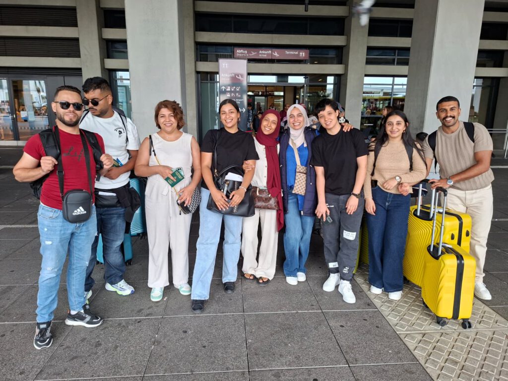 Ankunft am Flughafen der neuen Fachkräfte aus Tunesien.