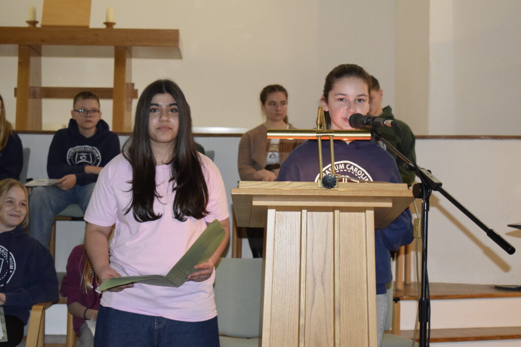 Caroliner lesen für Seniorinnen und Senioren