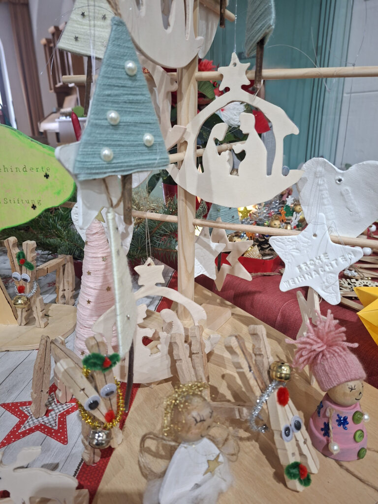 Weihnachtliche Bastelarbeiten der Tagesstätte Bernburg