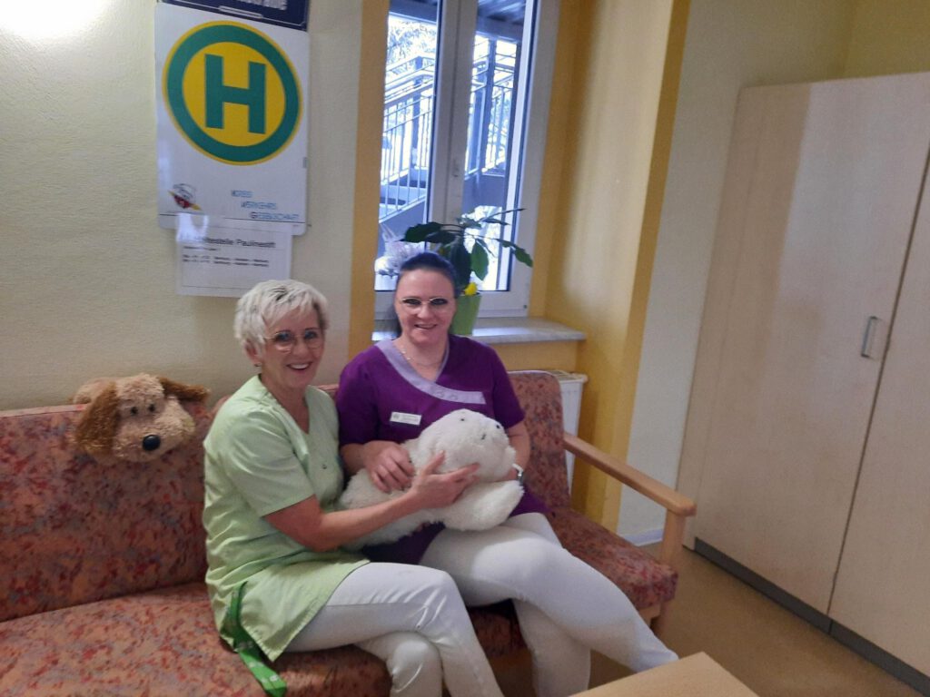 Robbe Paro zu Gast in der Tagespflege