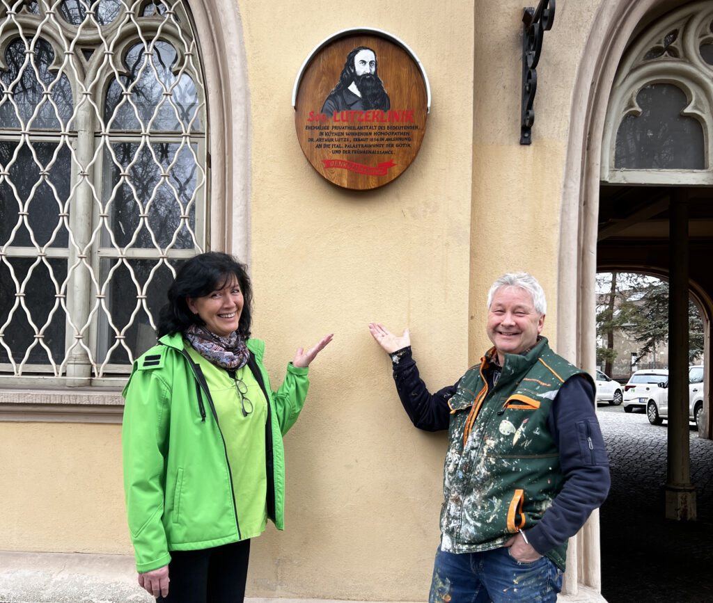 Denkmalschild am Lutzestift Köthen